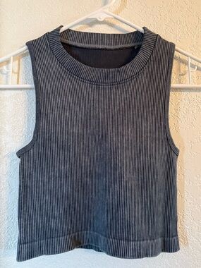 NWT OQQ Ribbed Cropped Sleeveless Tank Top Gray Size S